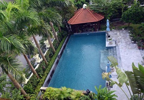 Sân vườn có bể bơi